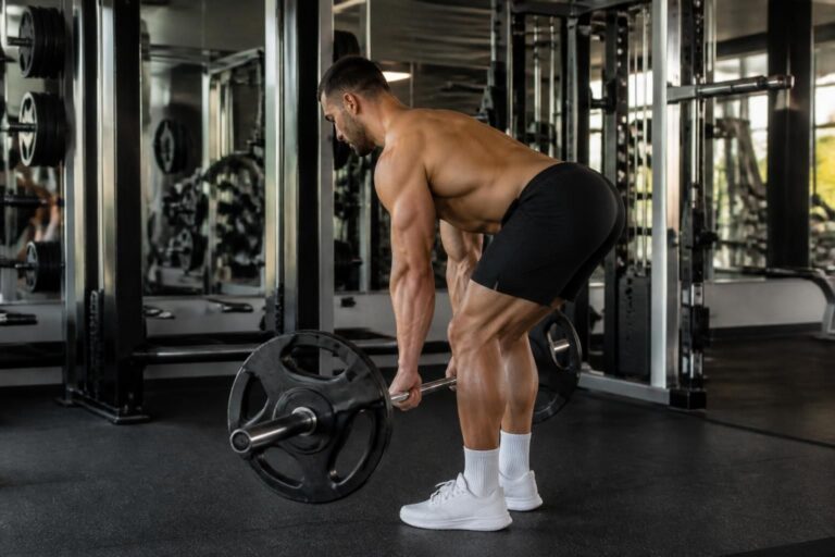 leer hoe je de romanian deadlift effectief uitvoert voor optimale krachtontwikkeling en betere resultaten in je training.