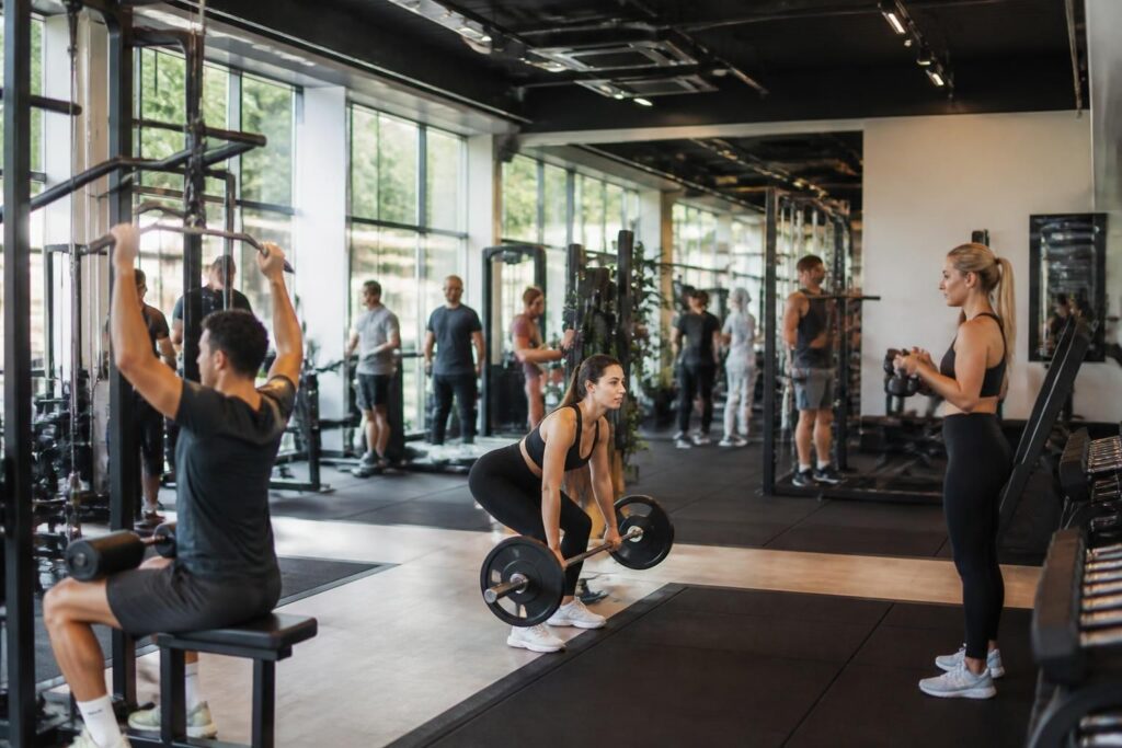 ontdek onze sportschool in alkmaar, waar zowel beginners als gevorderden welkom zijn om hun fitnessdoelen te bereiken in een motiverende en ondersteunende omgeving.